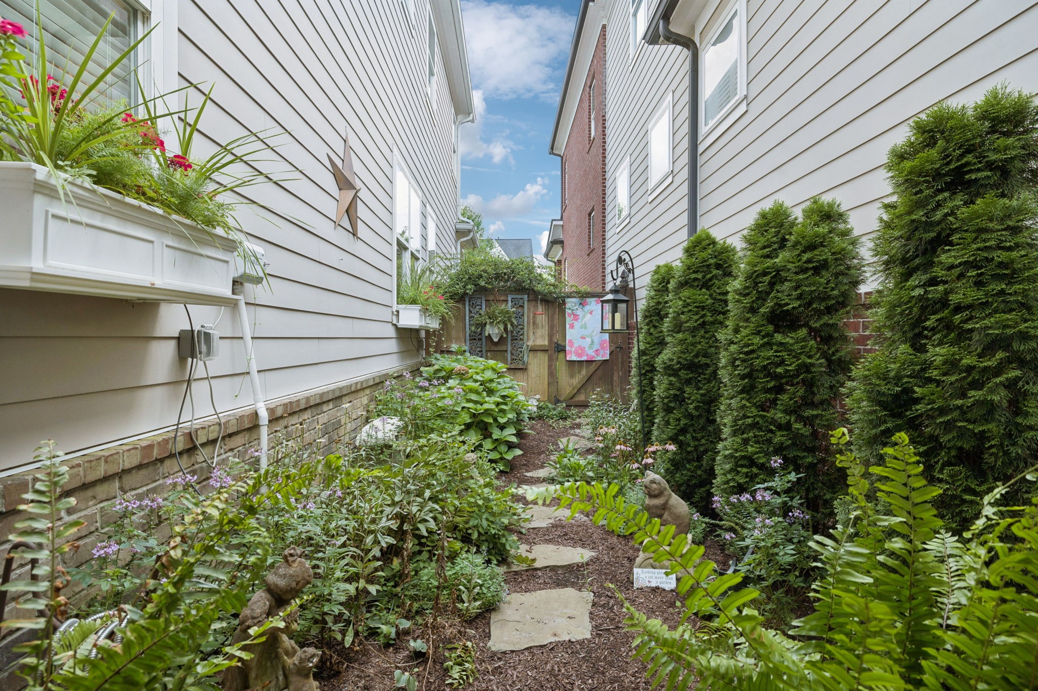 1030 Clifton St