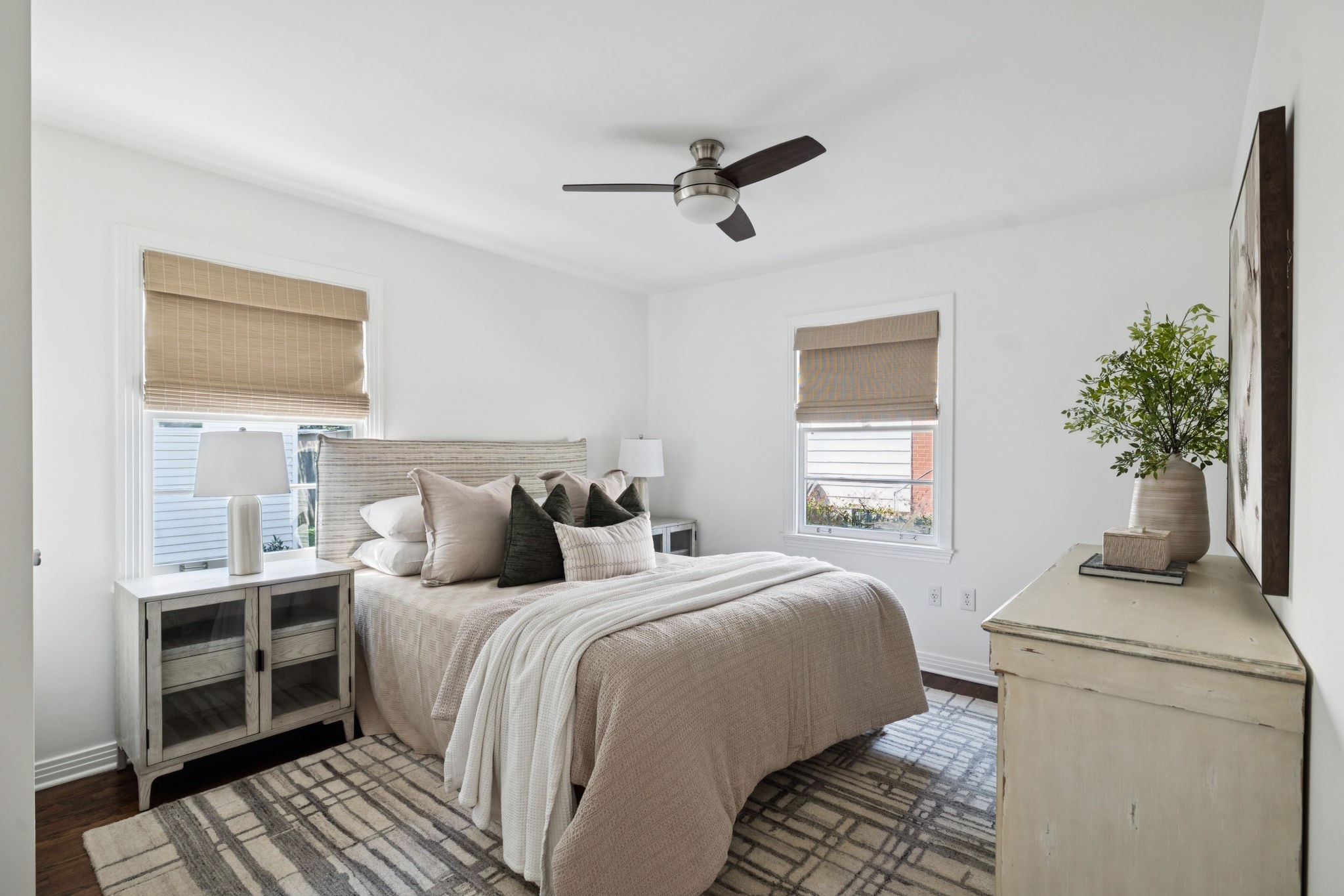 308 Meadowlawn Dr