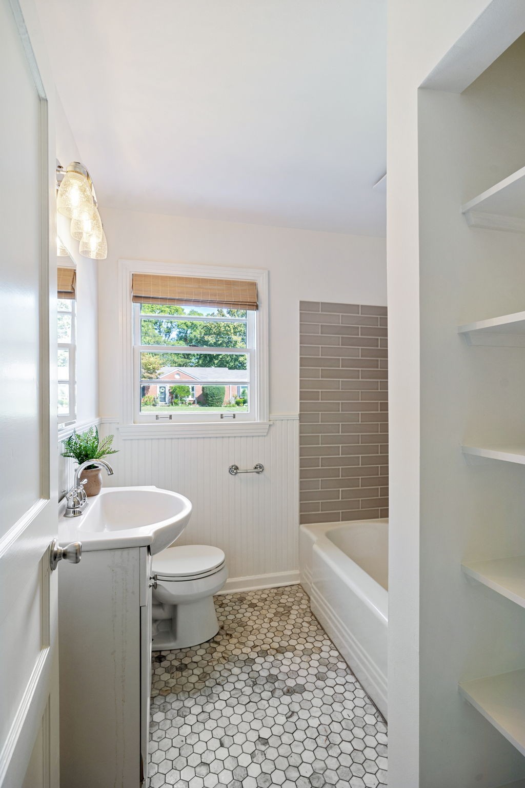 308 Meadowlawn Dr