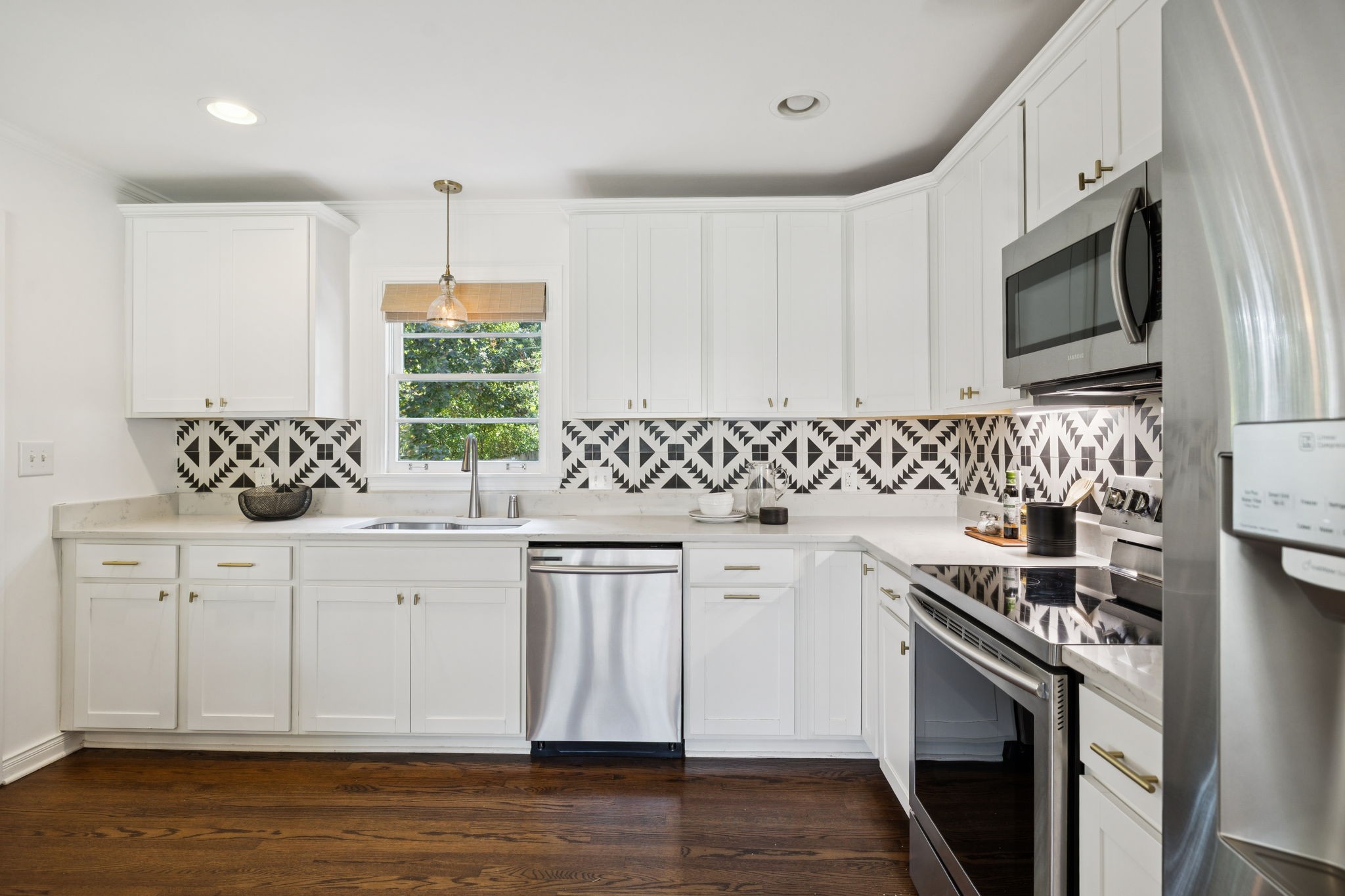308 Meadowlawn Dr