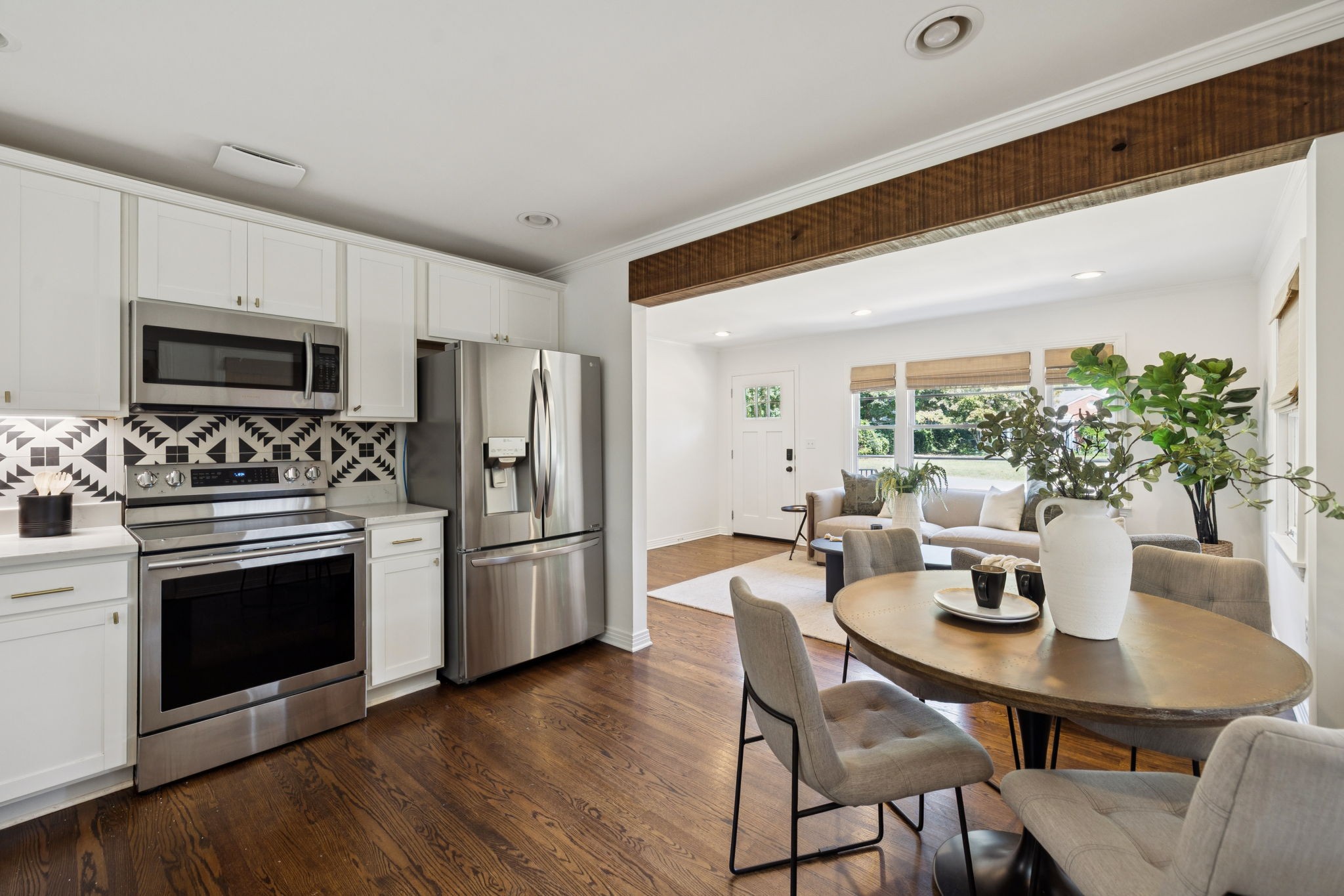 308 Meadowlawn Dr
