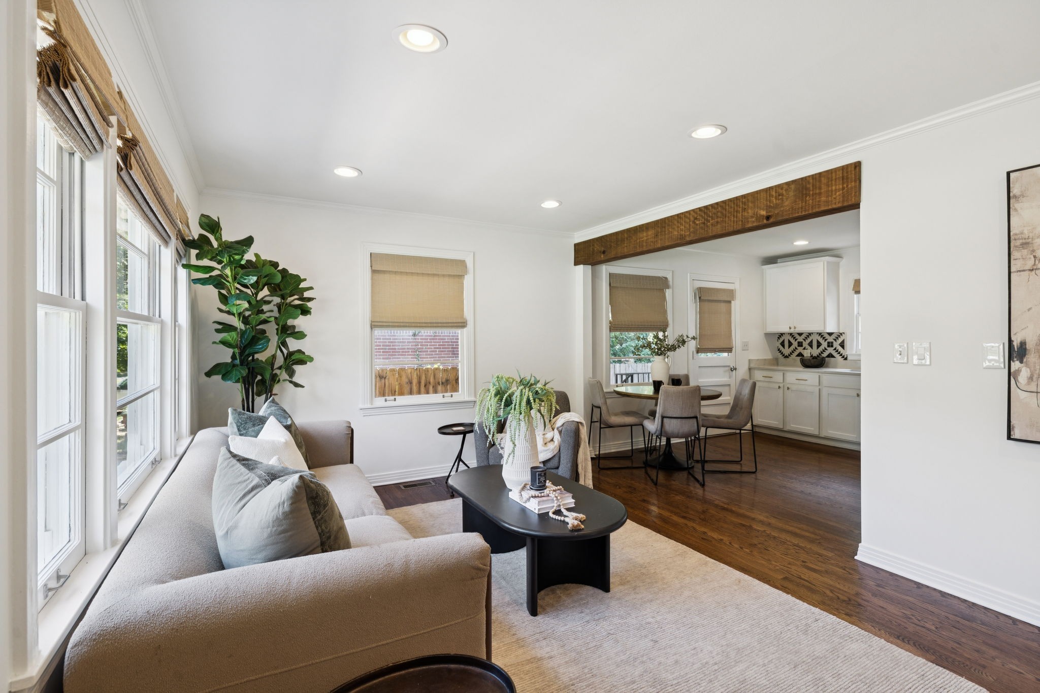 308 Meadowlawn Dr