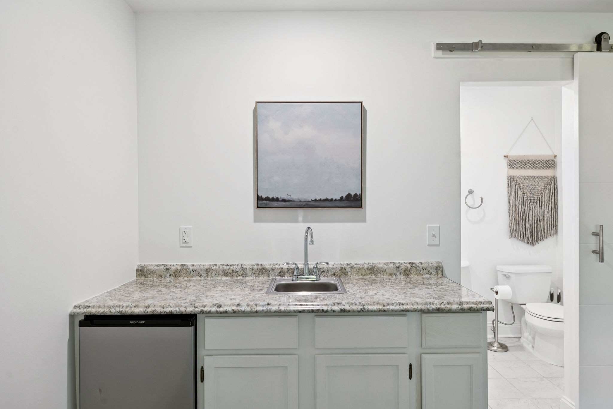 308 Meadowlawn Dr