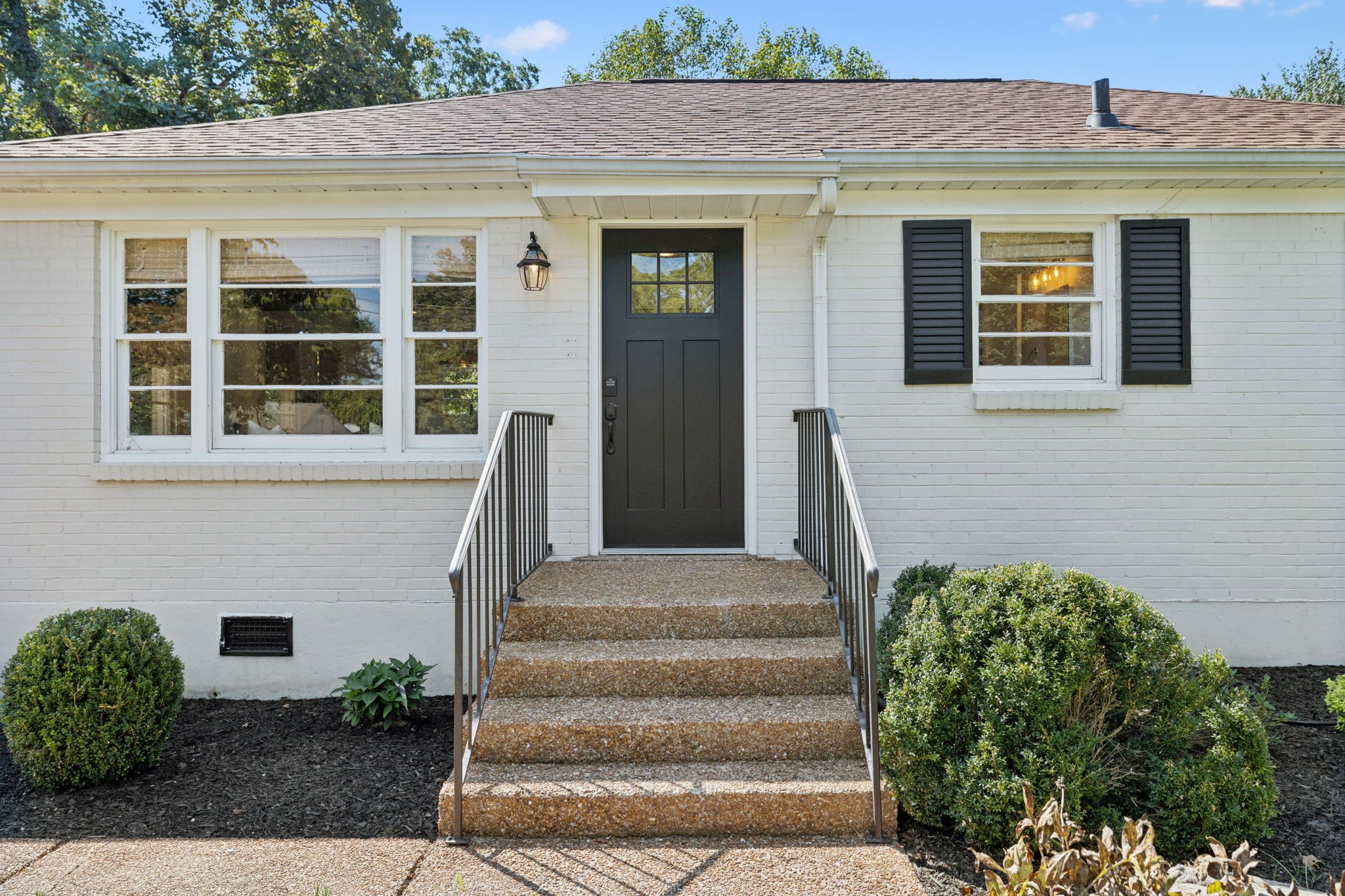 308 Meadowlawn Dr