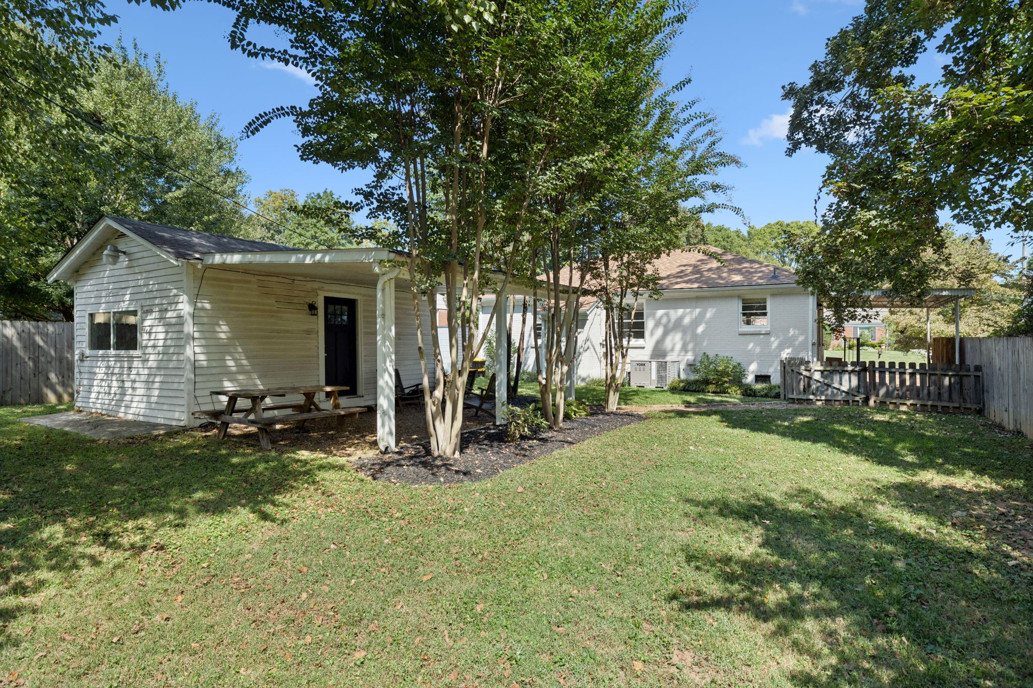 308 Meadowlawn Dr