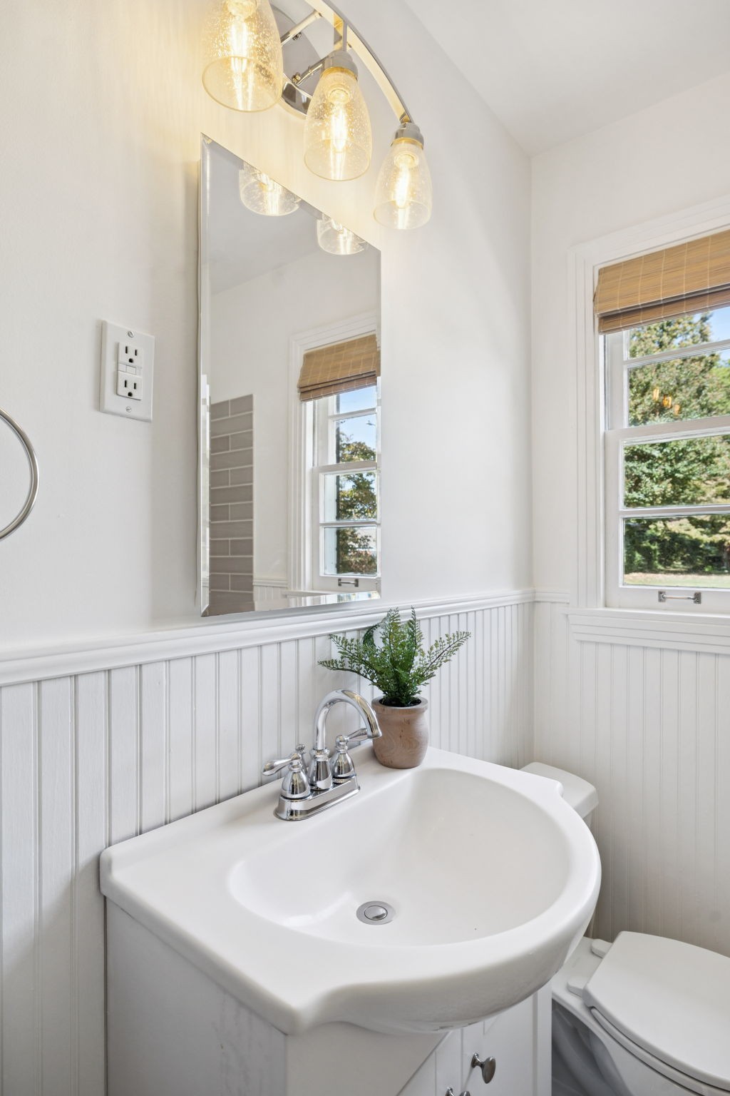 308 Meadowlawn Dr