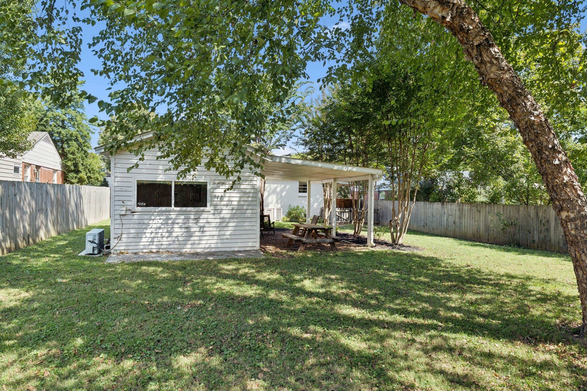 308 Meadowlawn Dr