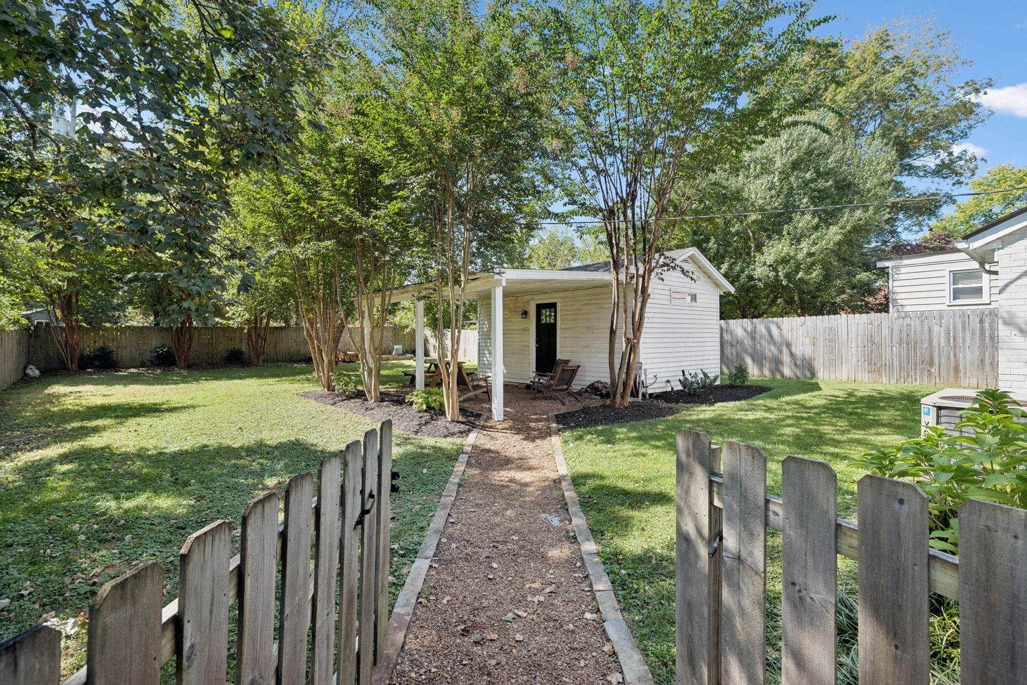 308 Meadowlawn Dr