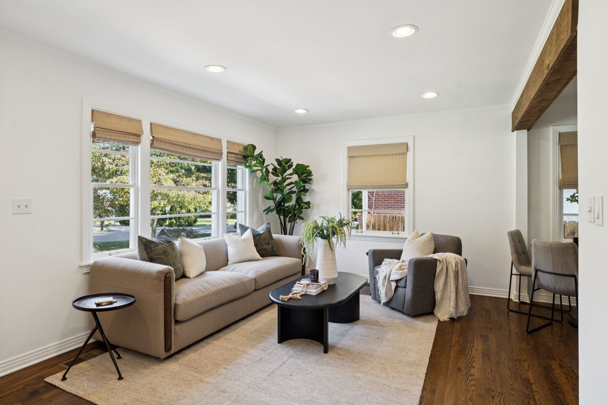 308 Meadowlawn Dr
