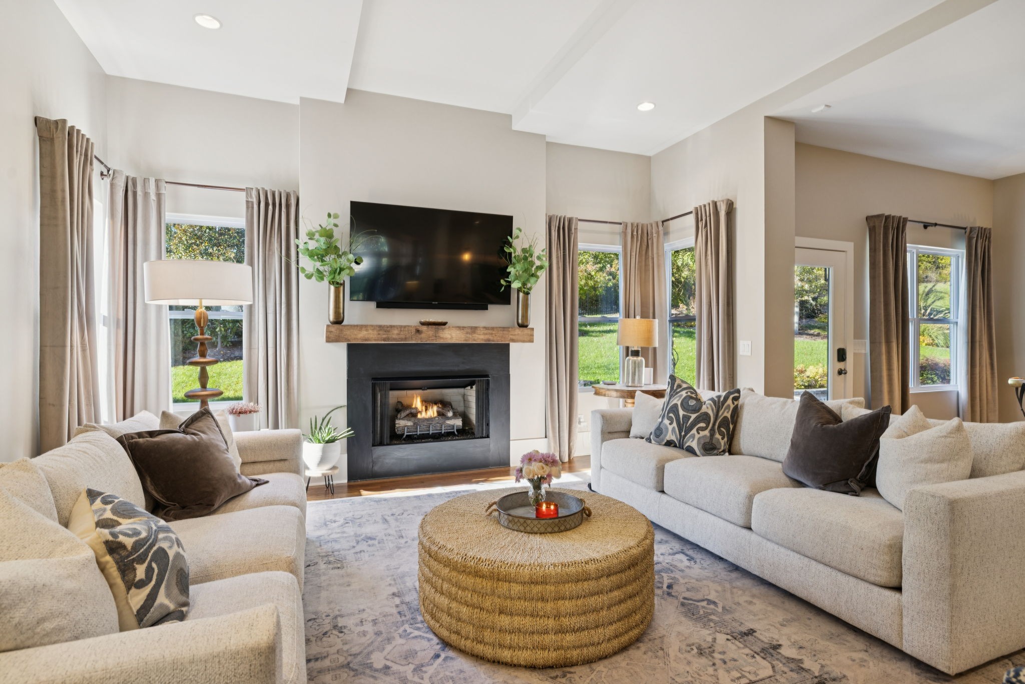 2420 Los Olivos Ct