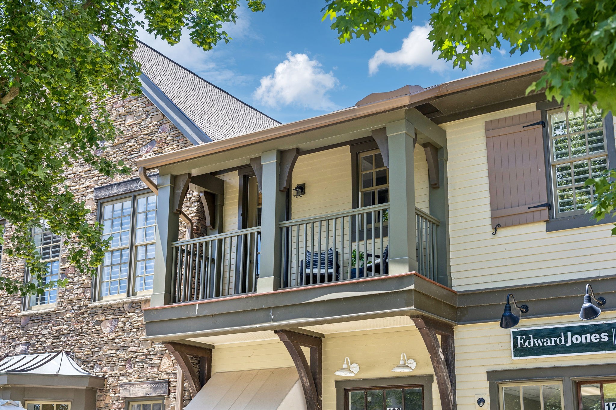 1015 Westhaven Blvd Unit: 210