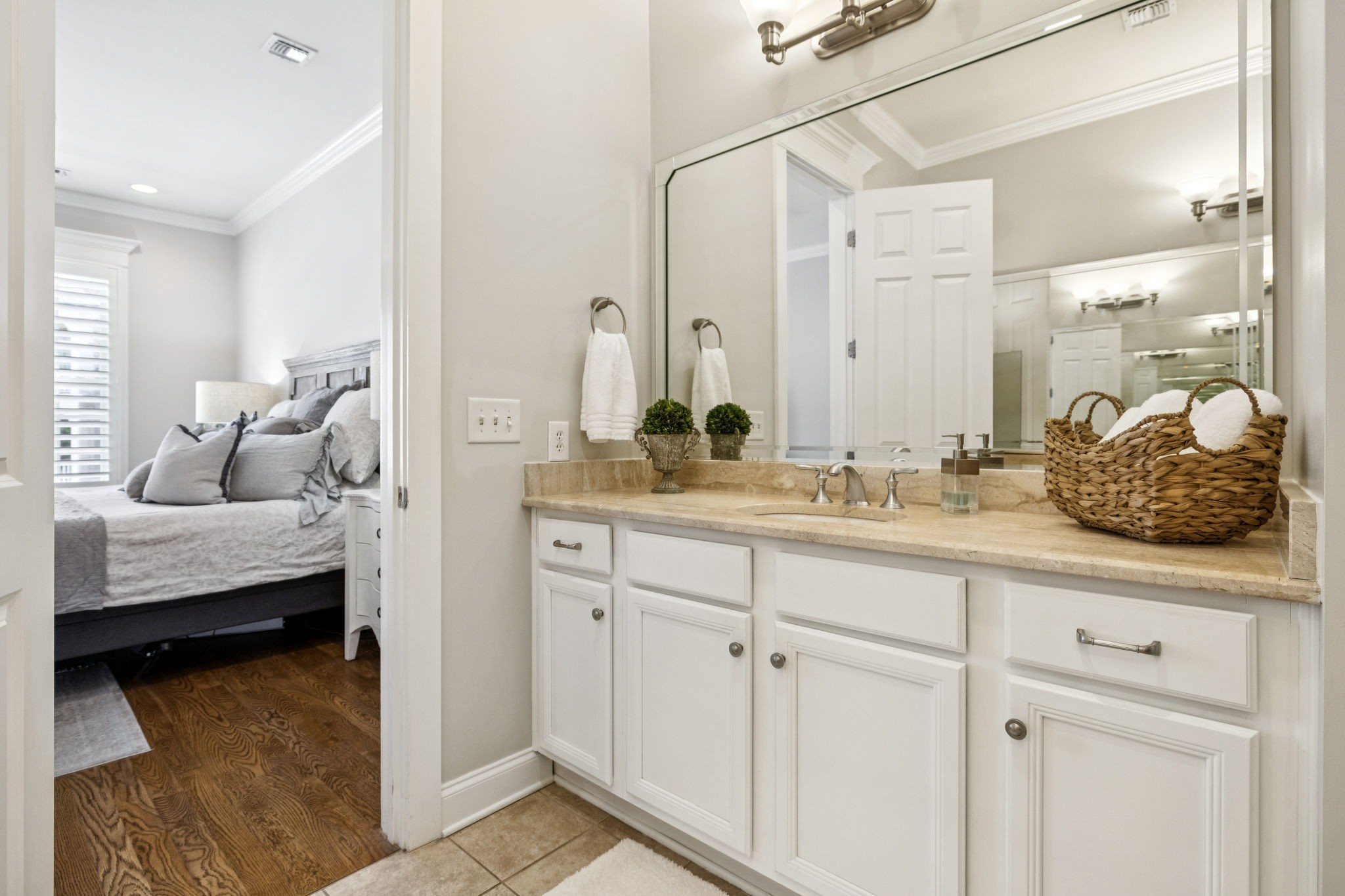 1015 Westhaven Blvd Unit: 210