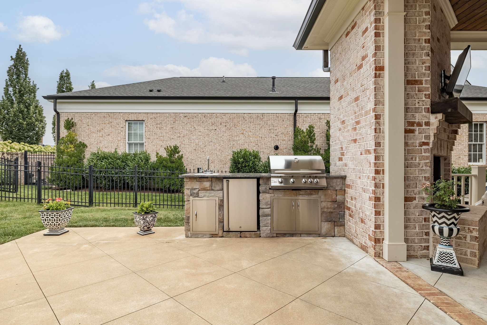 813 Stonewater Blvd
