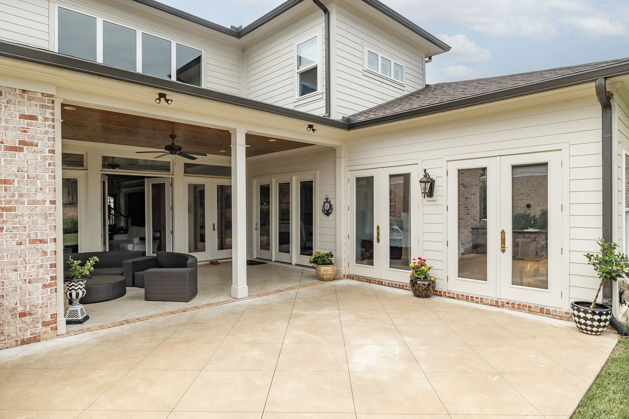 813 Stonewater Blvd