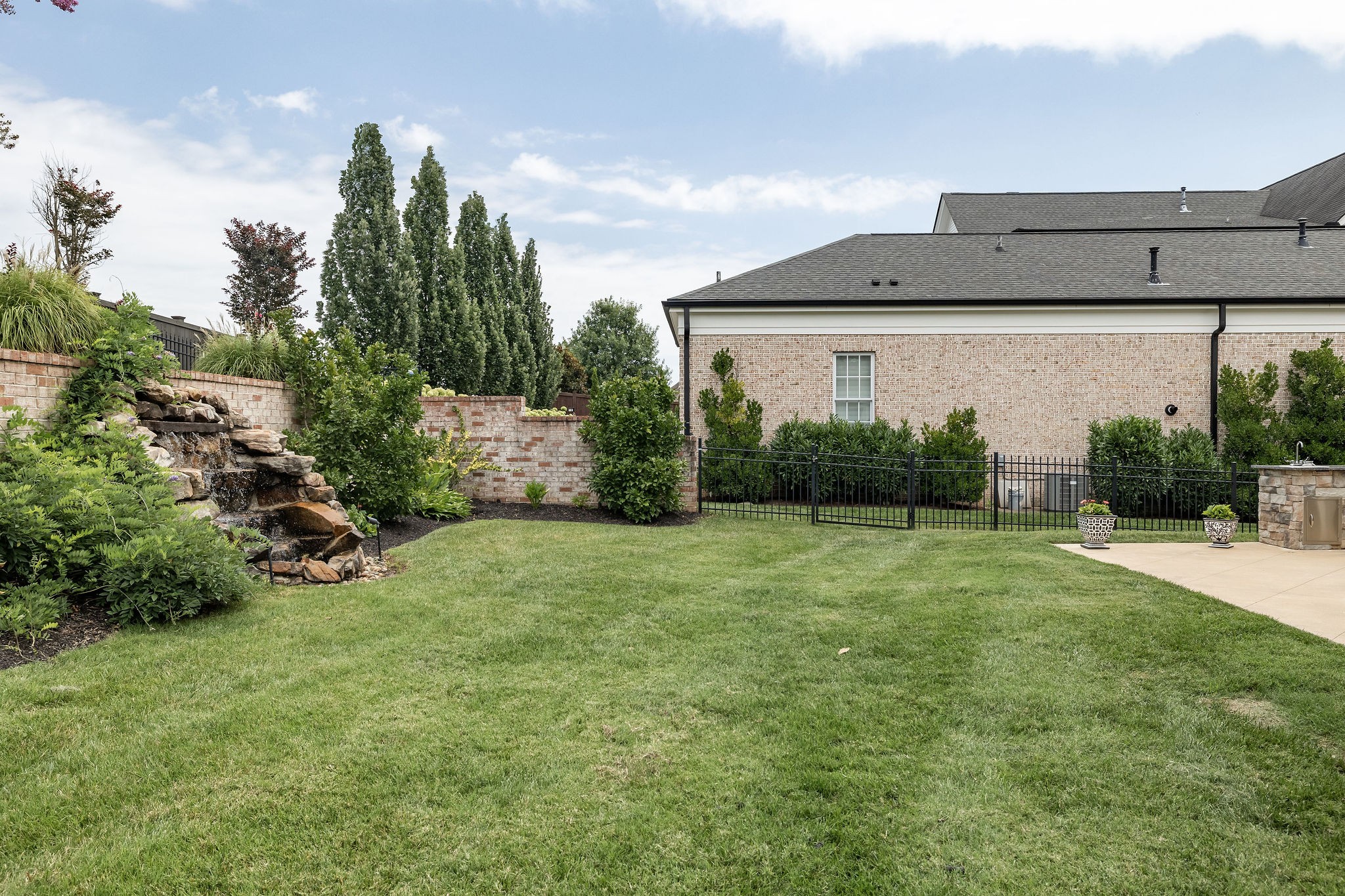 813 Stonewater Blvd