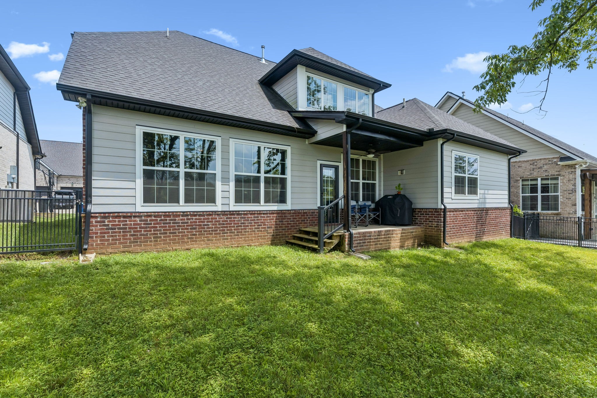 6820 Kew Gdn