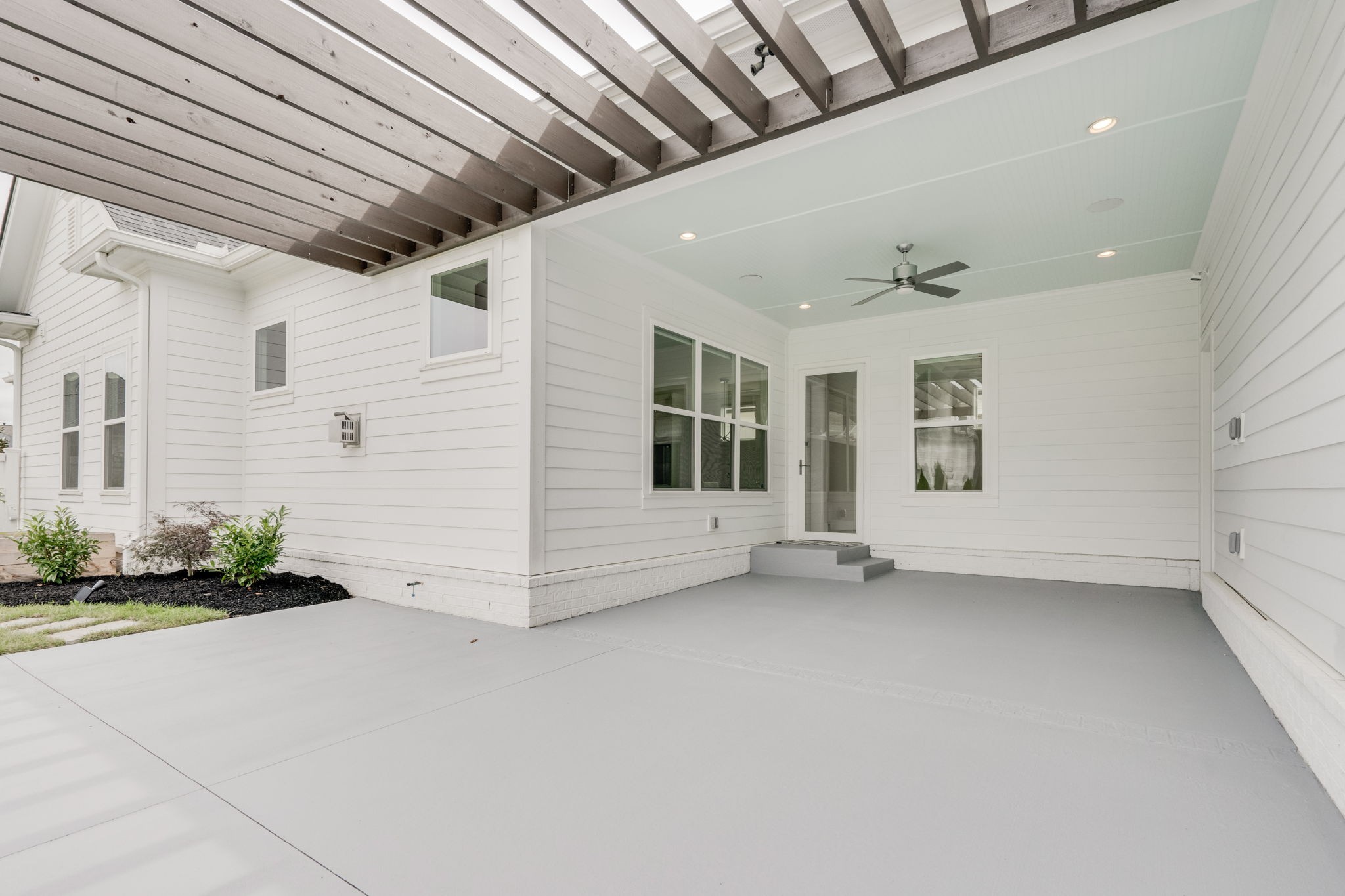2079 Erwin St