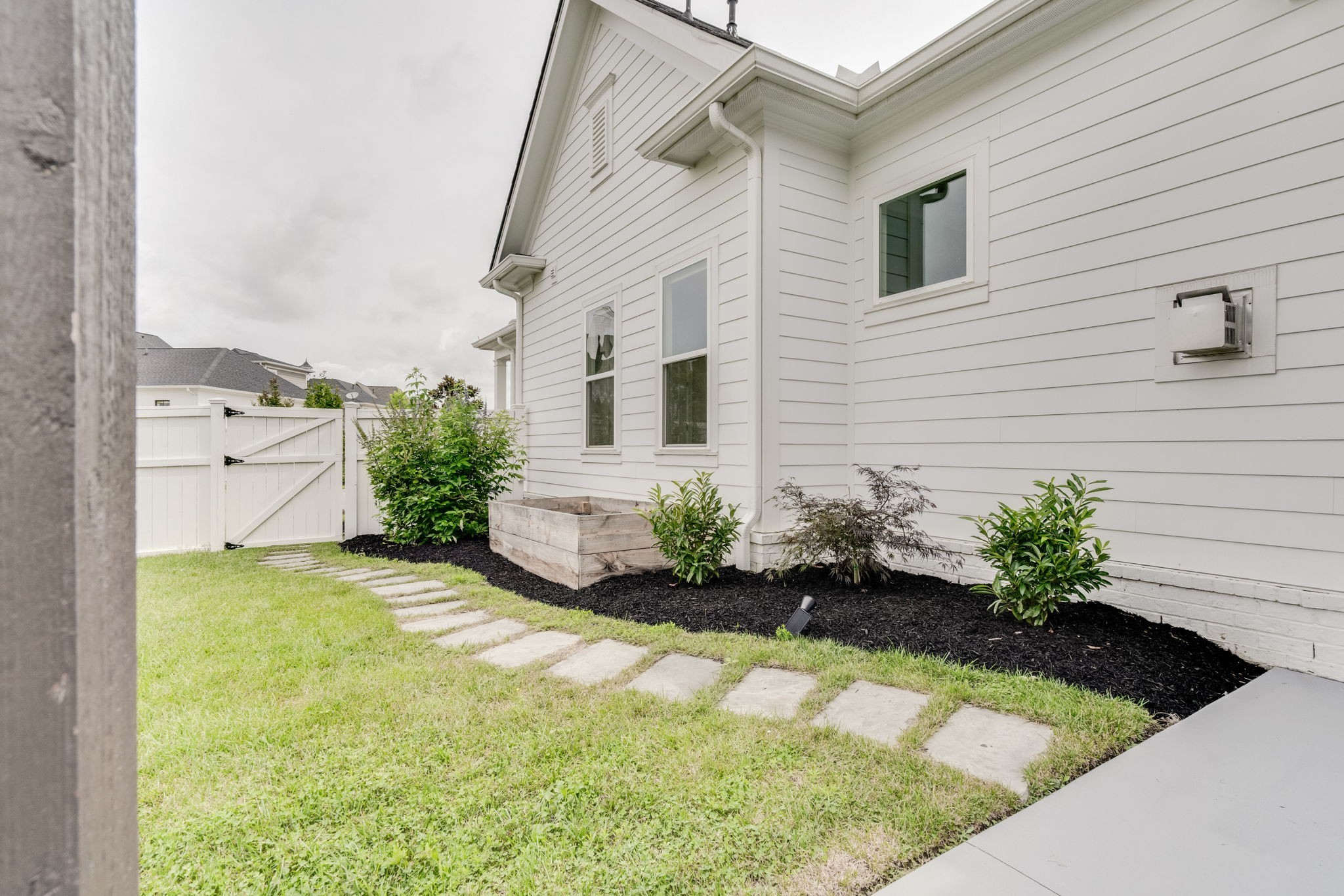 2079 Erwin St