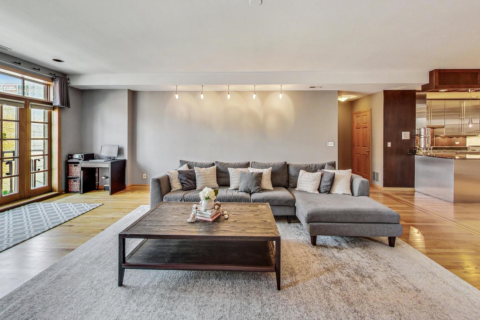 2529 N Halsted Street Unit: 3S