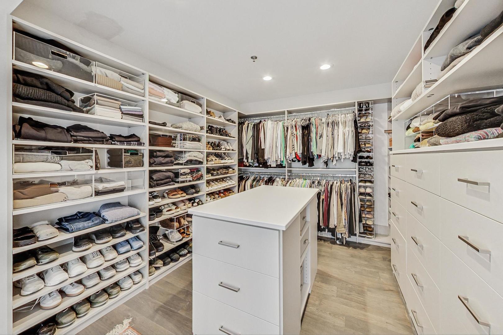 5040 ARBOR Lane Unit: 301