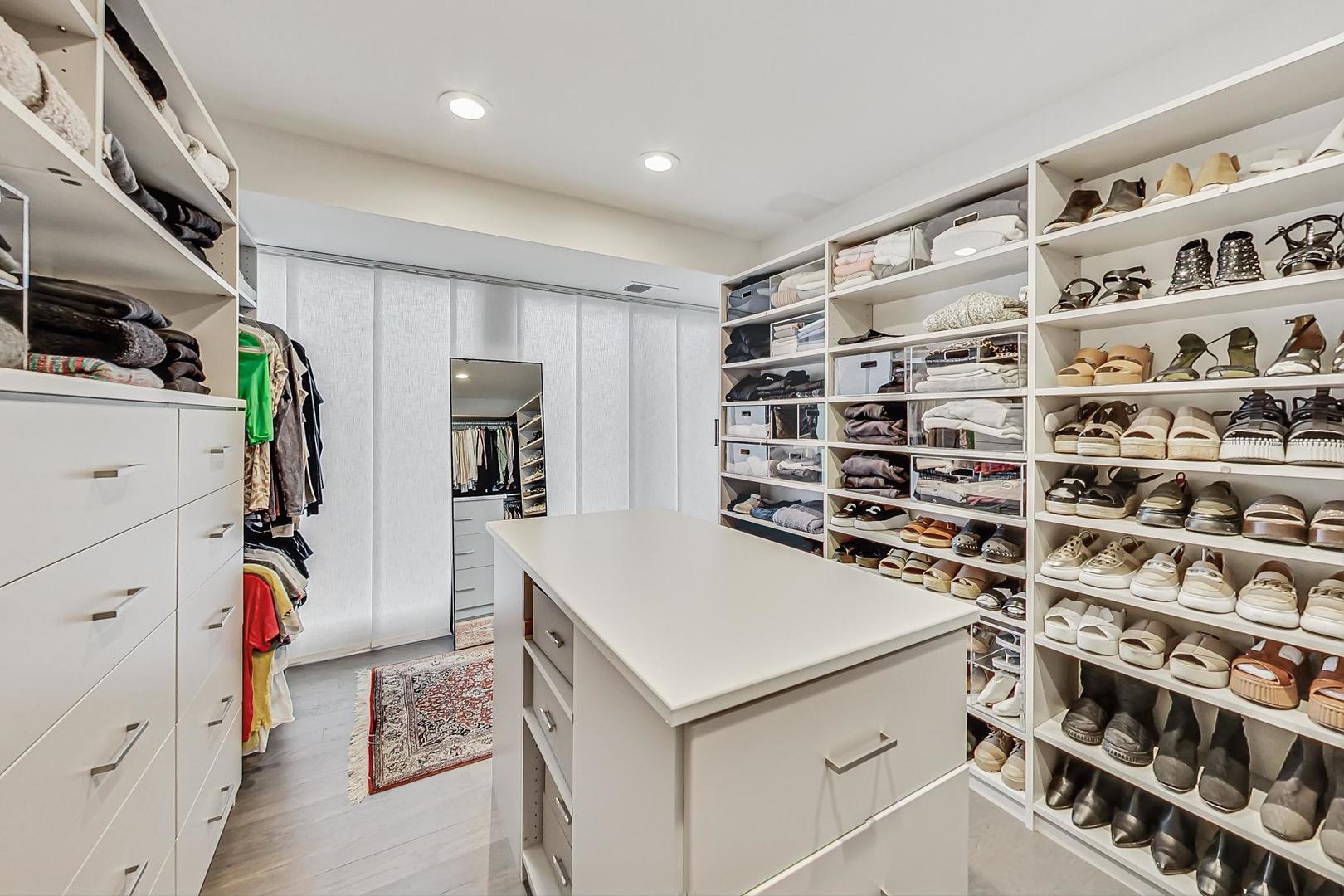 5040 ARBOR Lane Unit: 301
