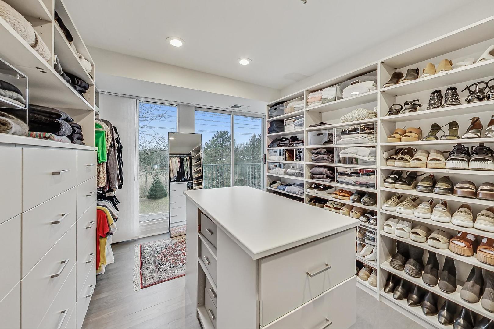 5040 ARBOR Lane Unit: 301