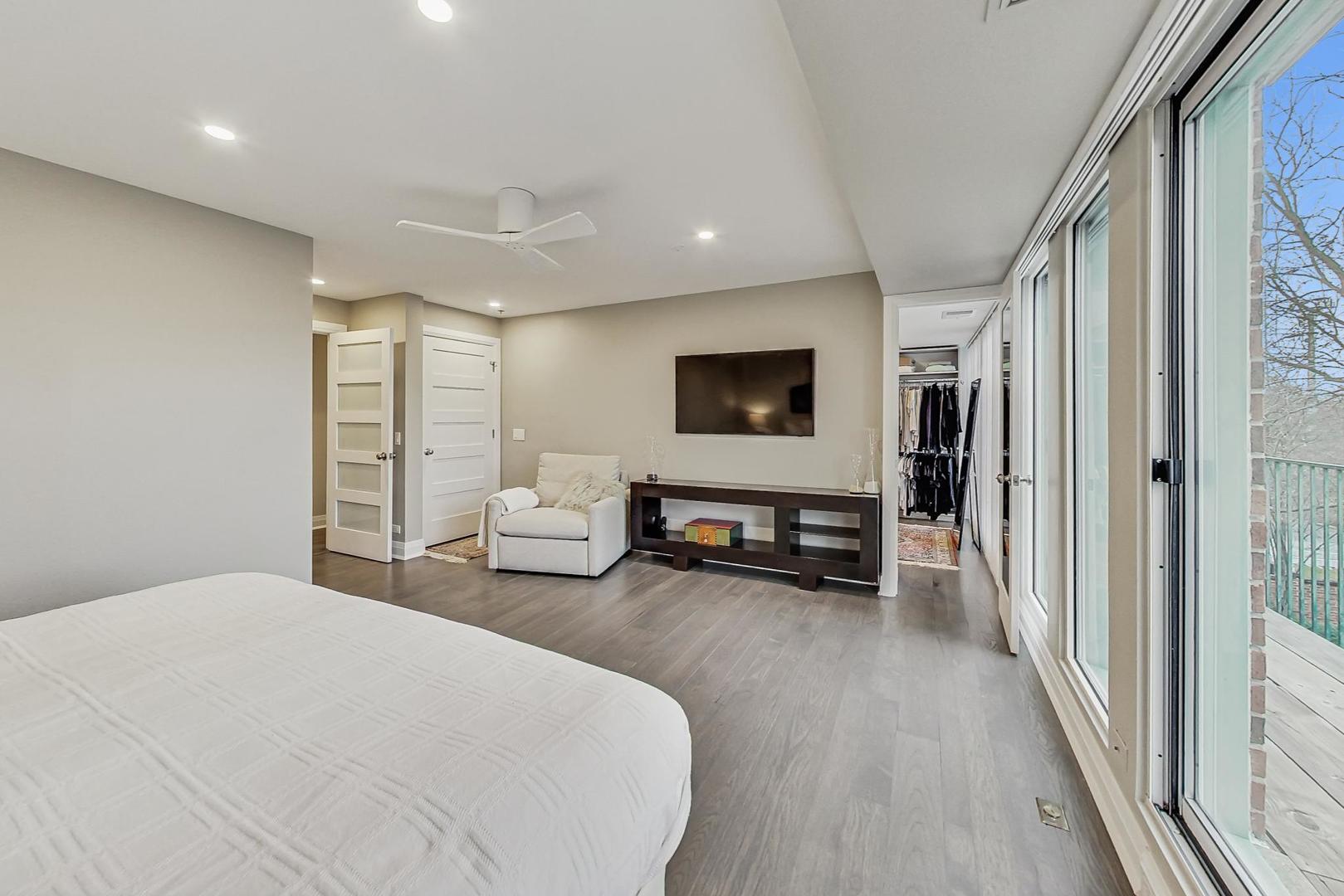 5040 ARBOR Lane Unit: 301