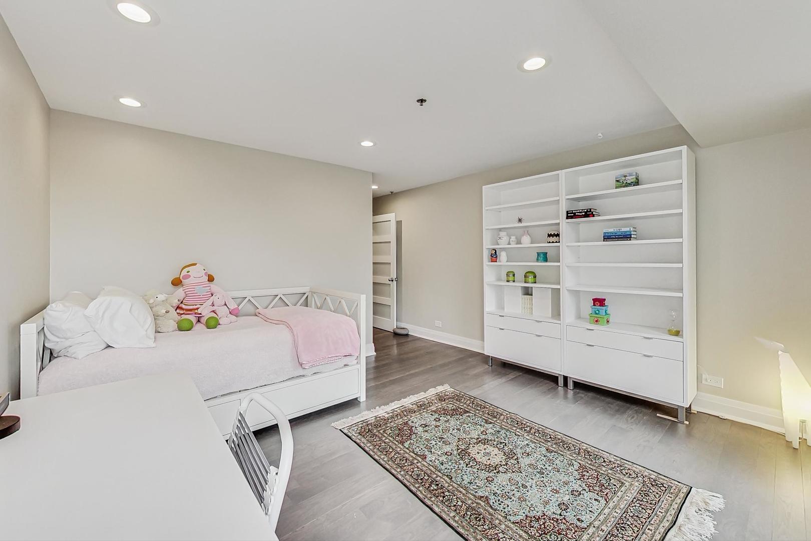 5040 ARBOR Lane Unit: 301