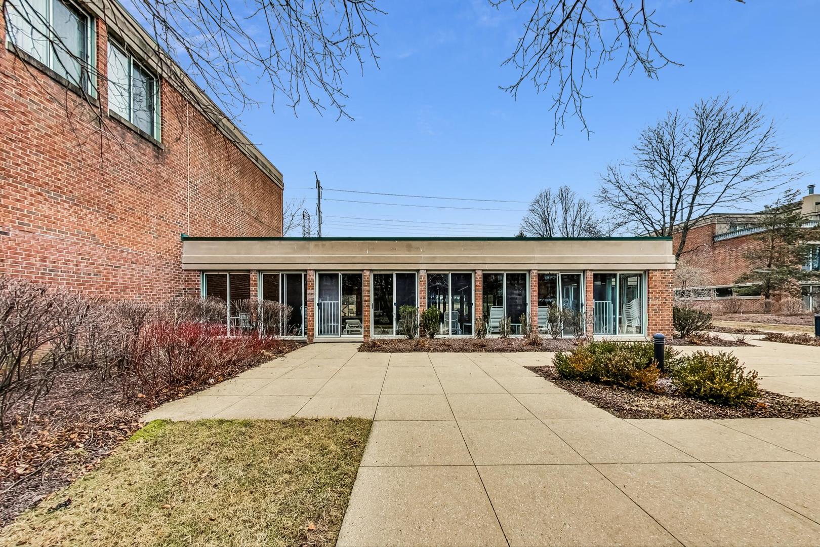 5040 ARBOR Lane Unit: 301