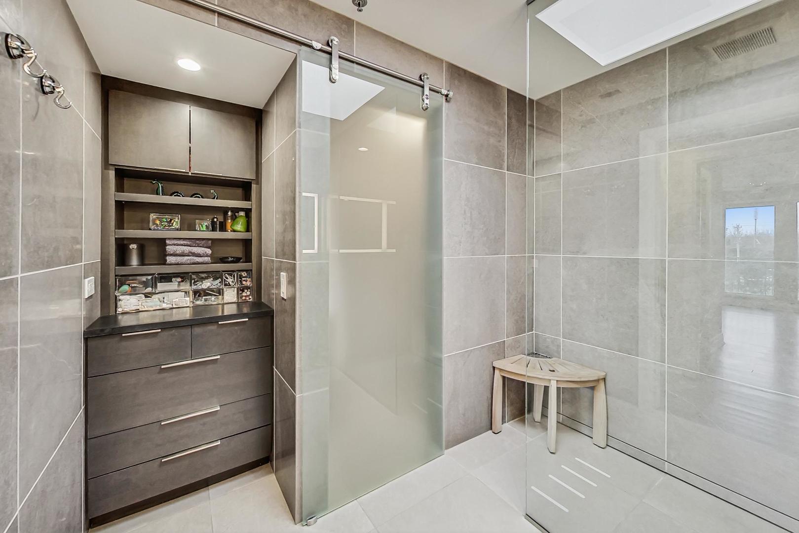 5040 ARBOR Lane Unit: 301