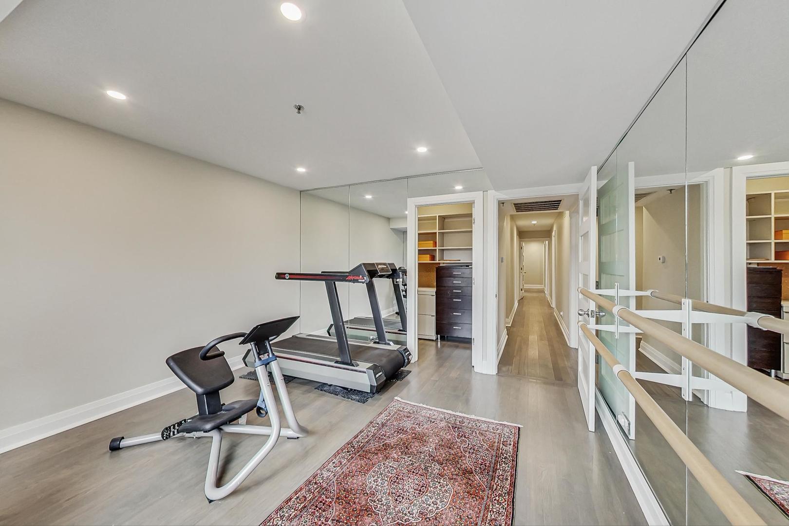 5040 ARBOR Lane Unit: 301
