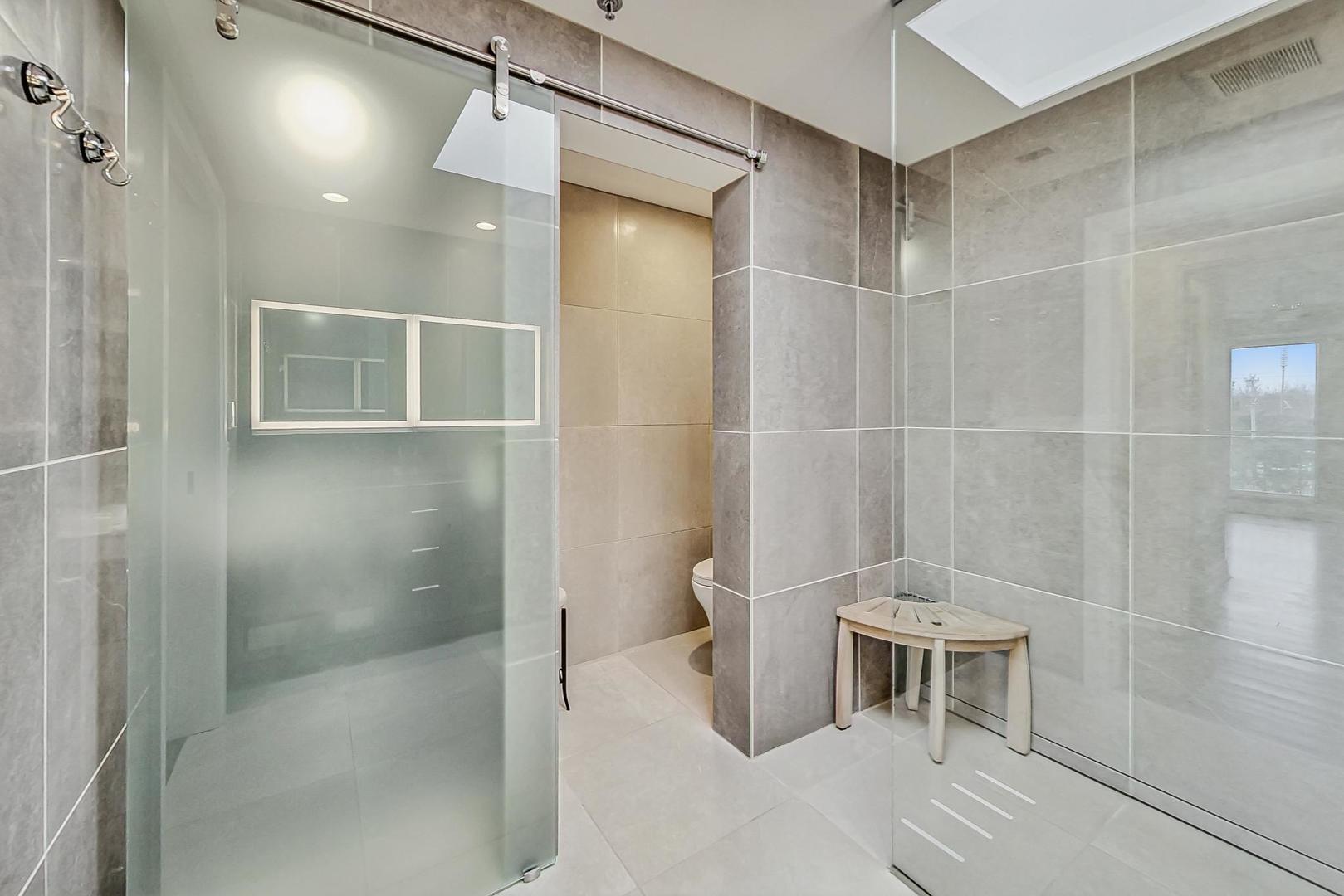 5040 ARBOR Lane Unit: 301