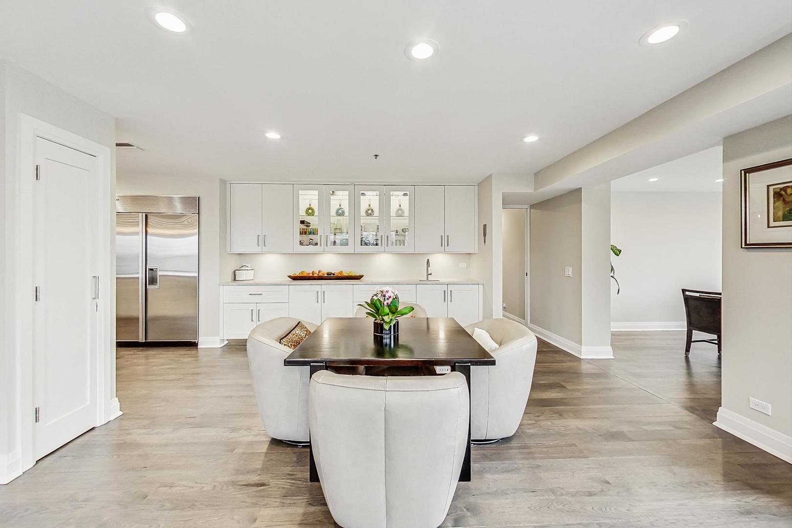 5040 ARBOR Lane Unit: 301