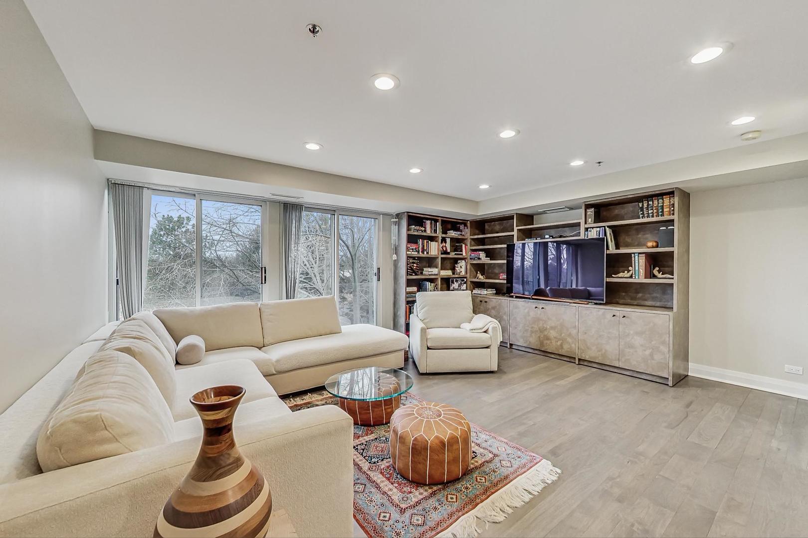 5040 ARBOR Lane Unit: 301