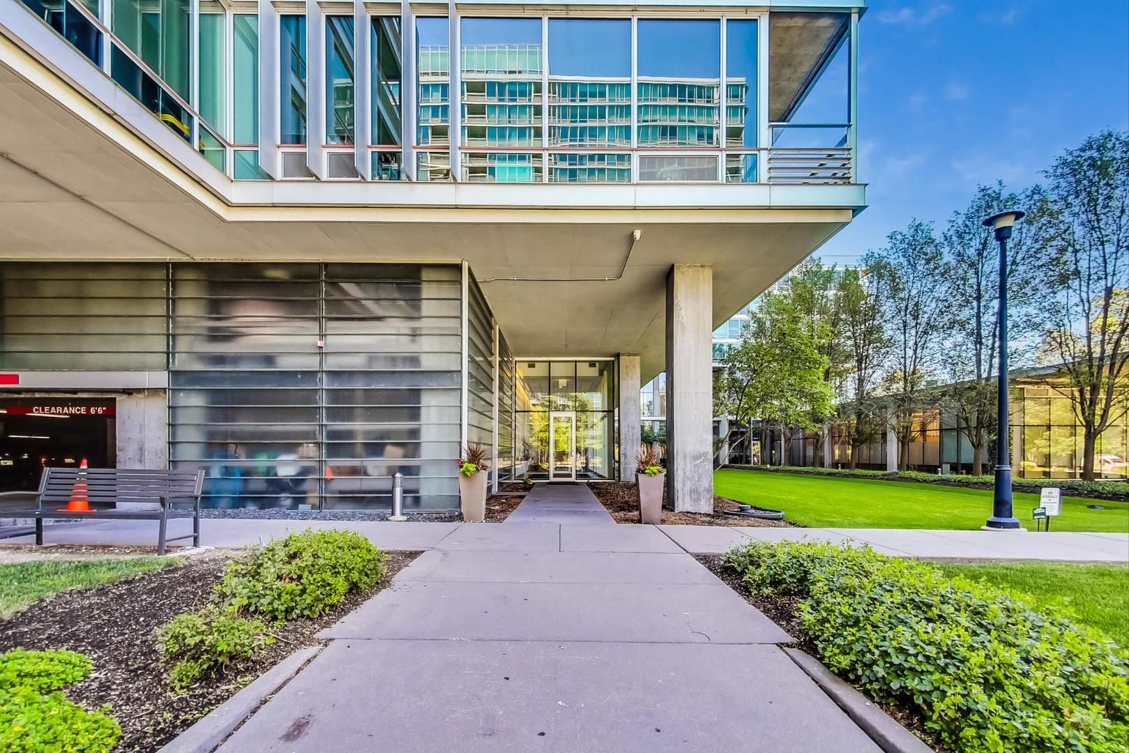 9655 Woods Drive Unit: 1807