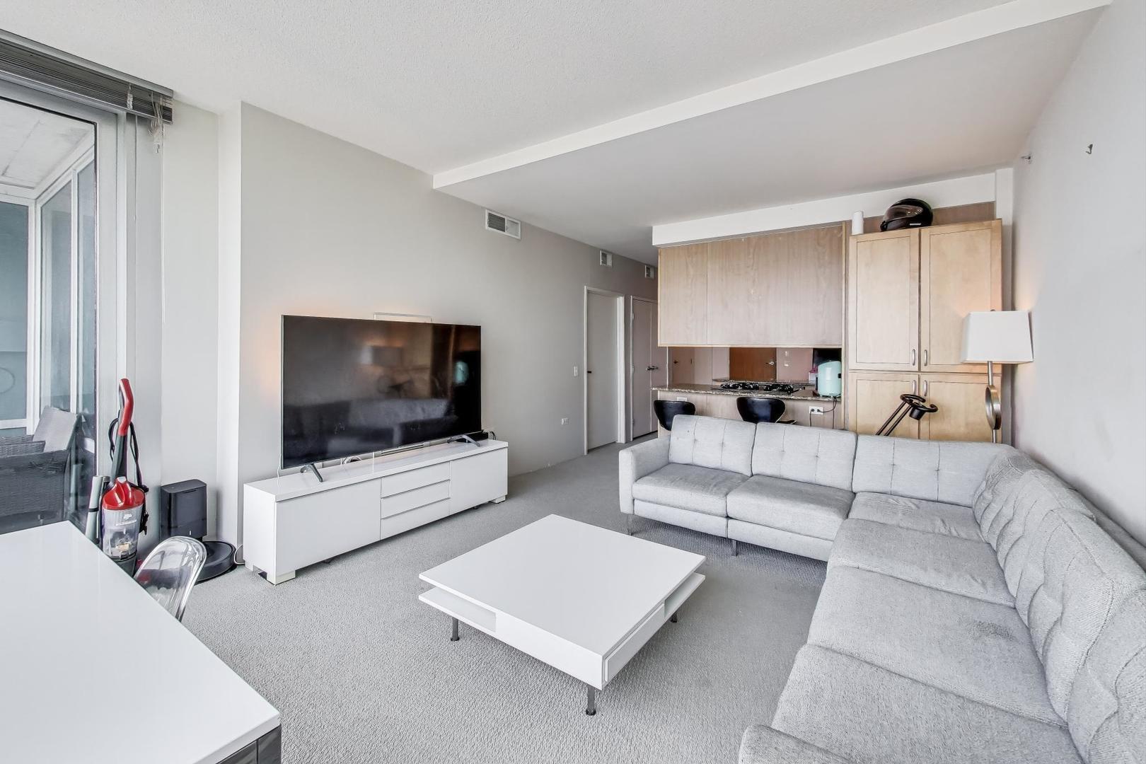 9655 Woods Drive Unit: 1807