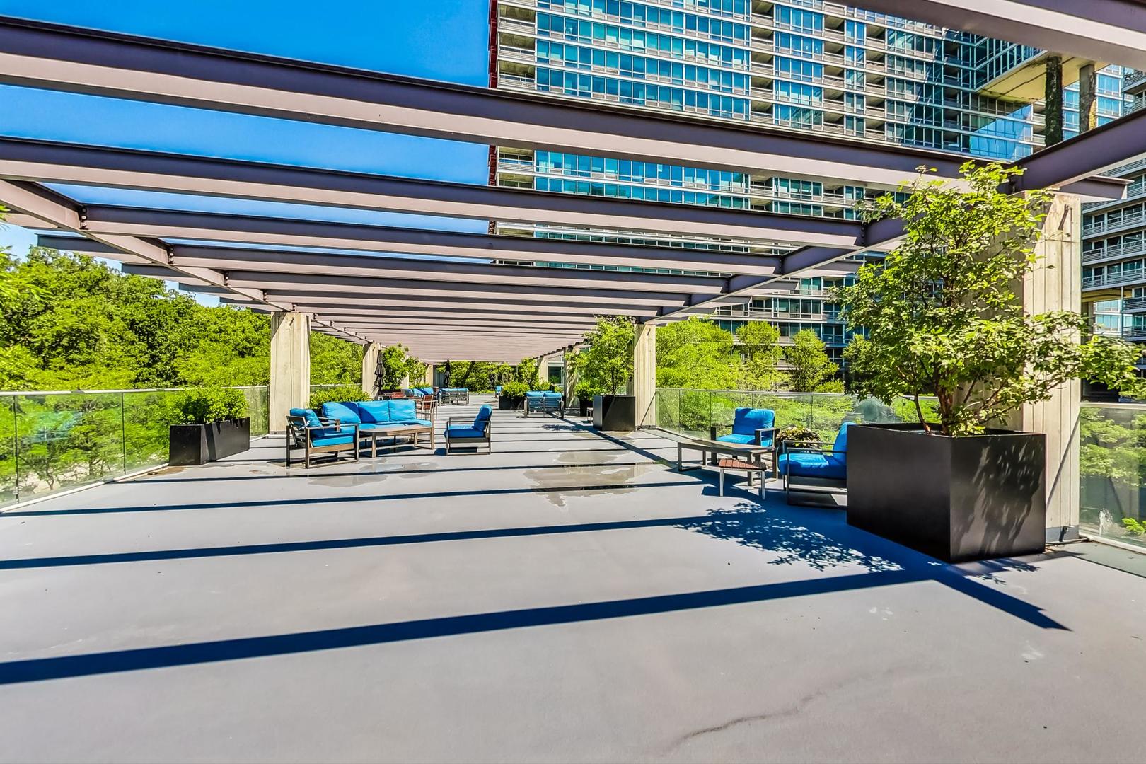 9655 Woods Drive Unit: 1807