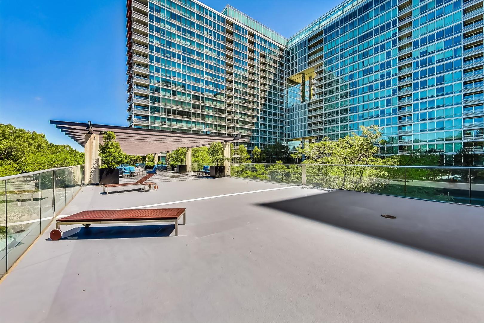 9655 Woods Drive Unit: 1807