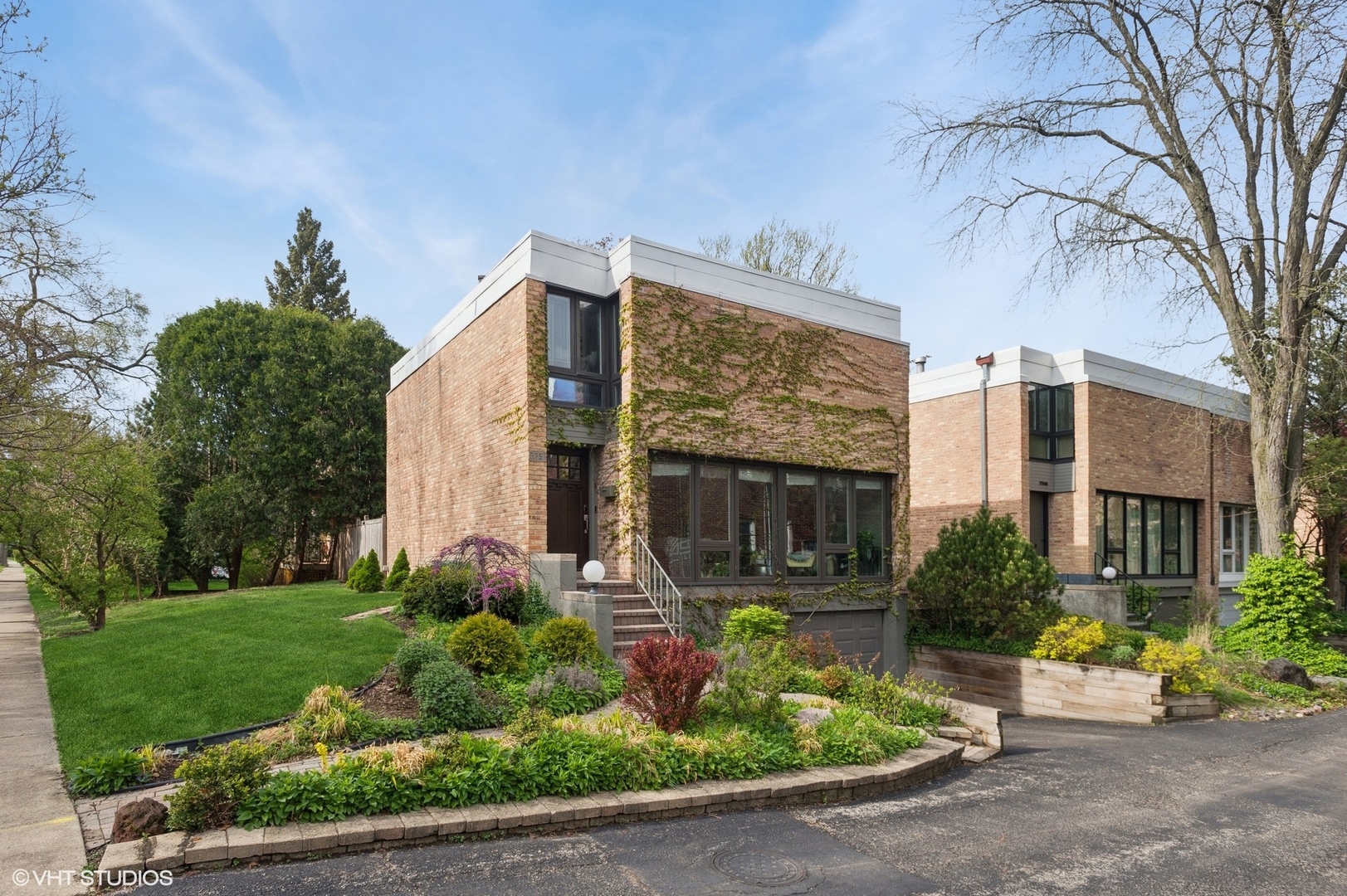 2751 Prairie Avenue