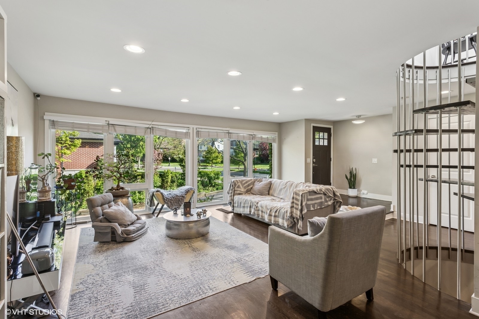 2751 Prairie Avenue
