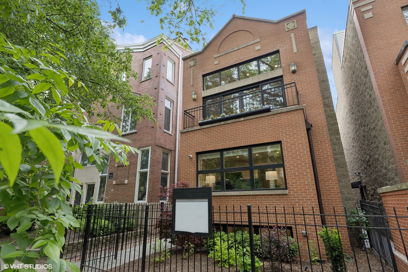1048 W Webster Avenue