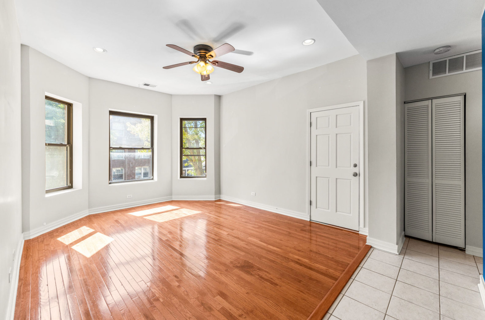 3264 W Wrightwood Avenue Unit: 2