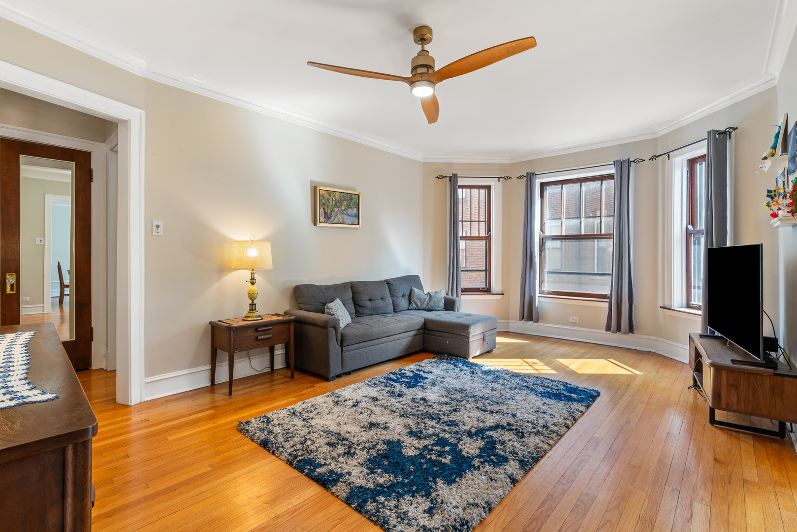 721 Hinman Avenue Unit: 2W