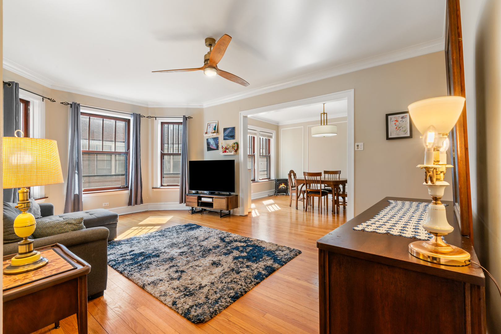 721 Hinman Avenue Unit: 2W