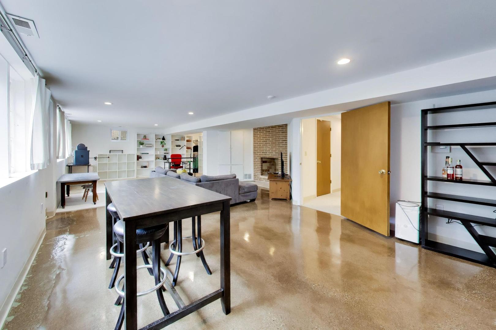2038 Highland Avenue