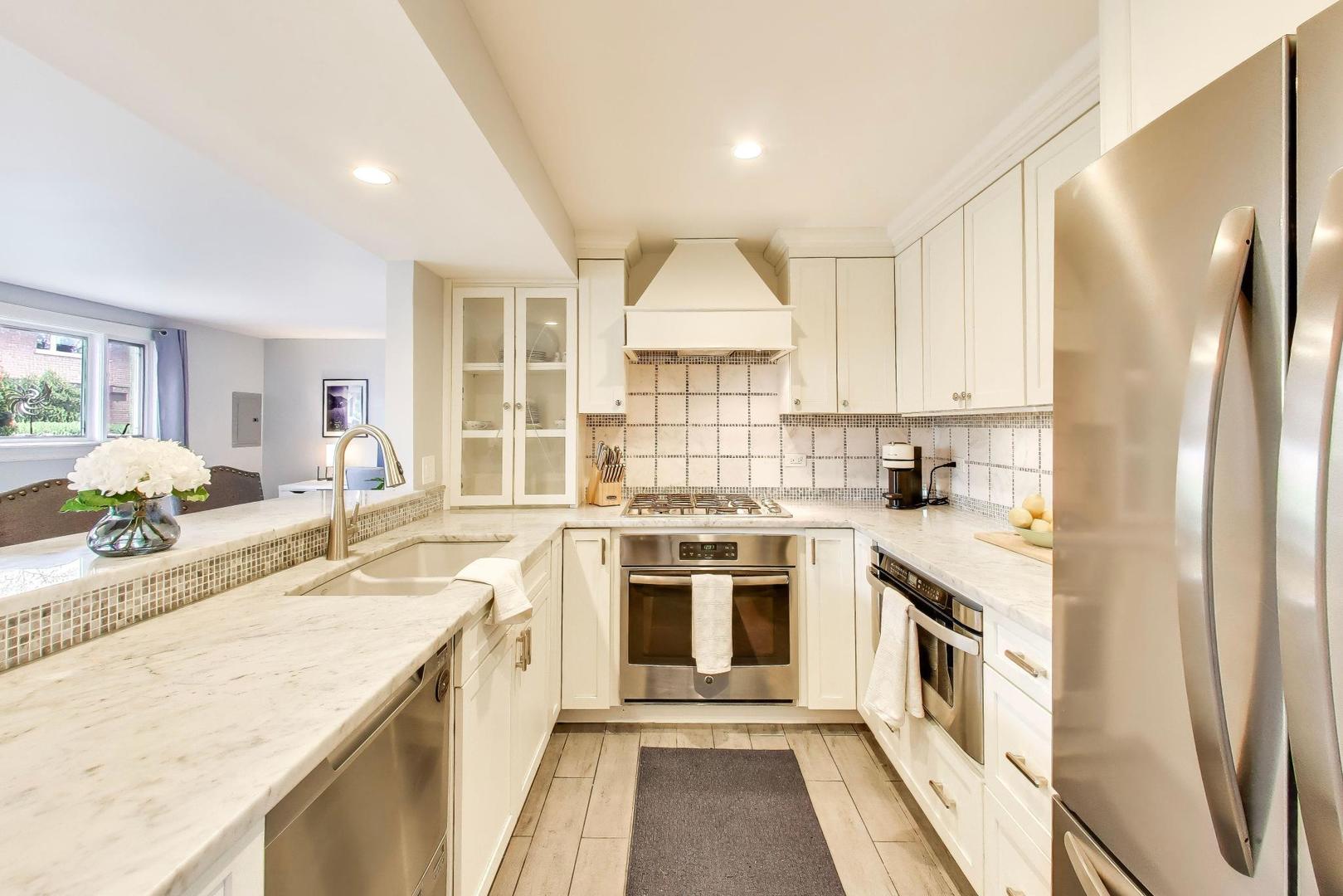 276 Crestwood Village