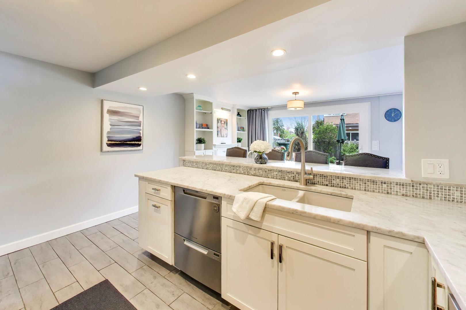 276 Crestwood Village