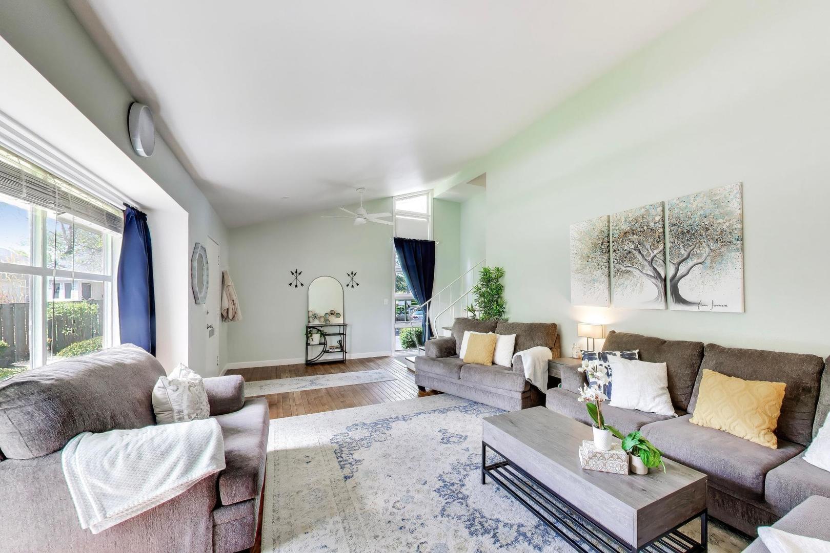 276 Crestwood Village