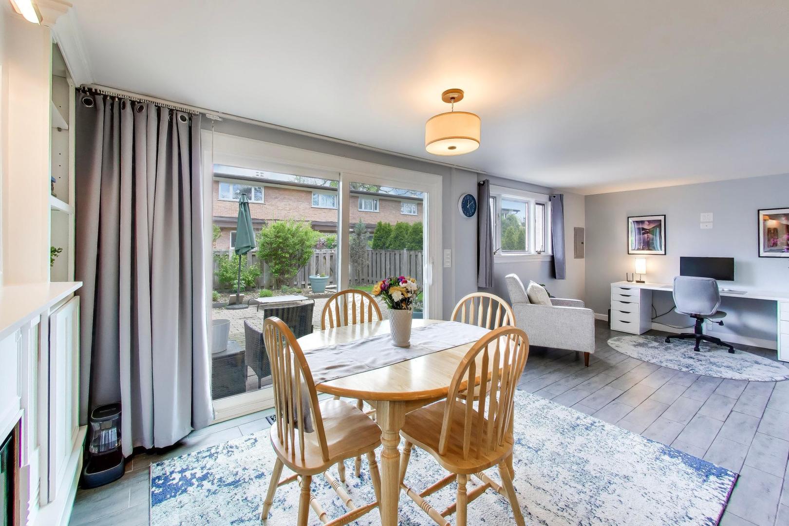276 Crestwood Village