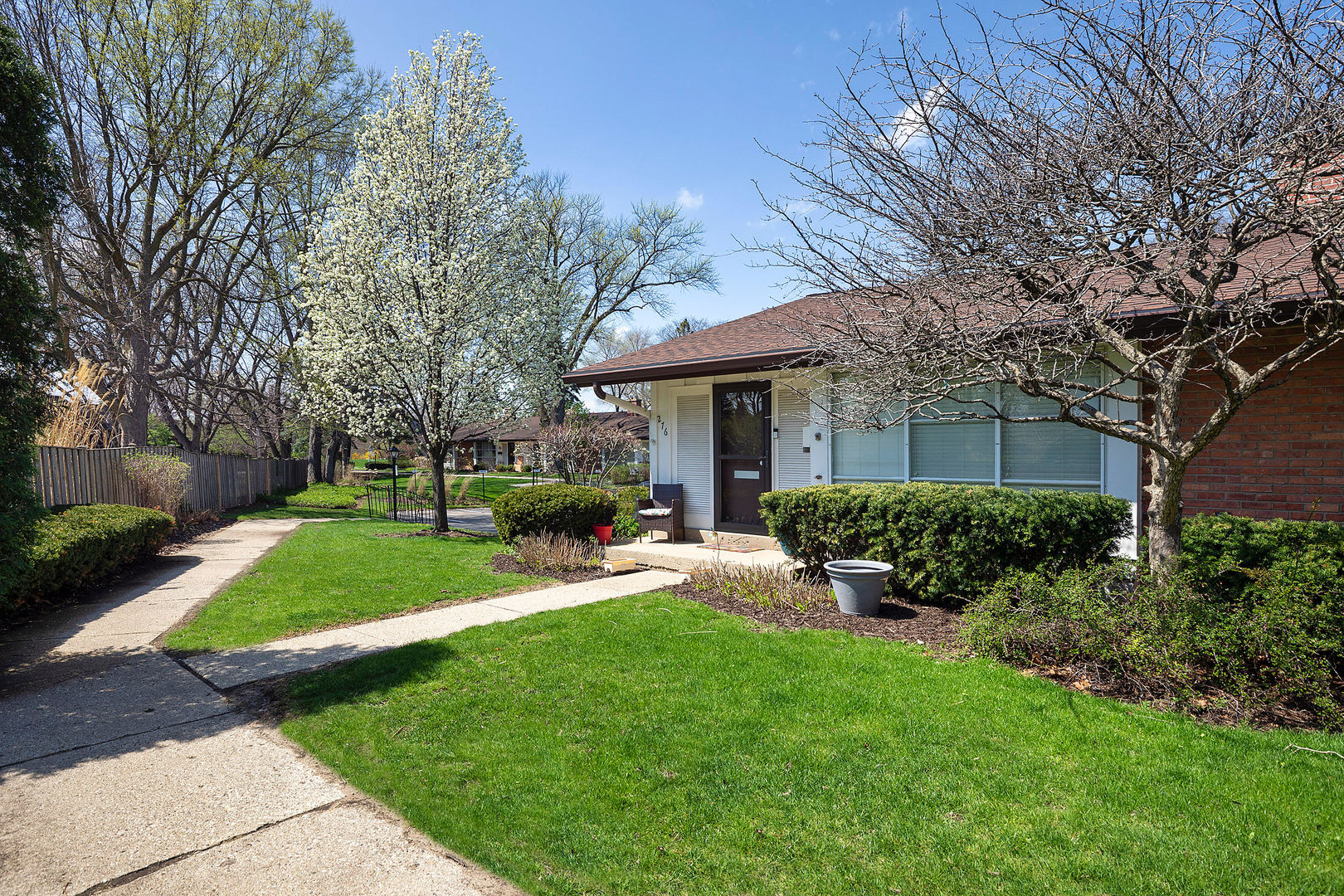 276 Crestwood Village